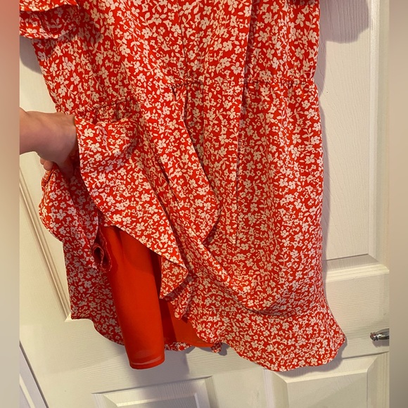 EUC ditsy Red Floral mini sundress size medium - Picture 8 of 12